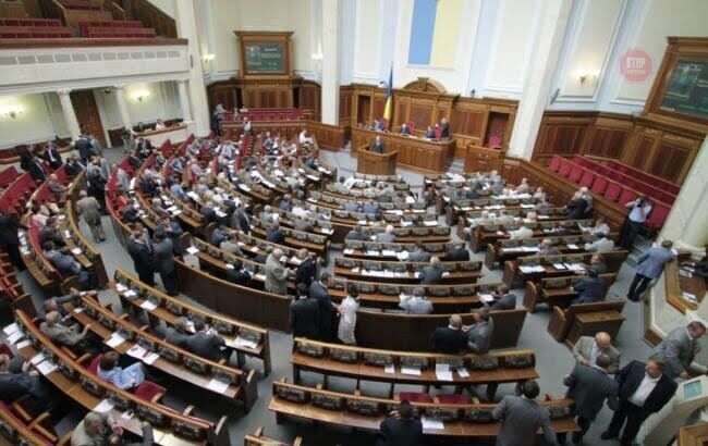 Обшуки у Верховній Раді: силовики не пускають депутатів до зали засідань