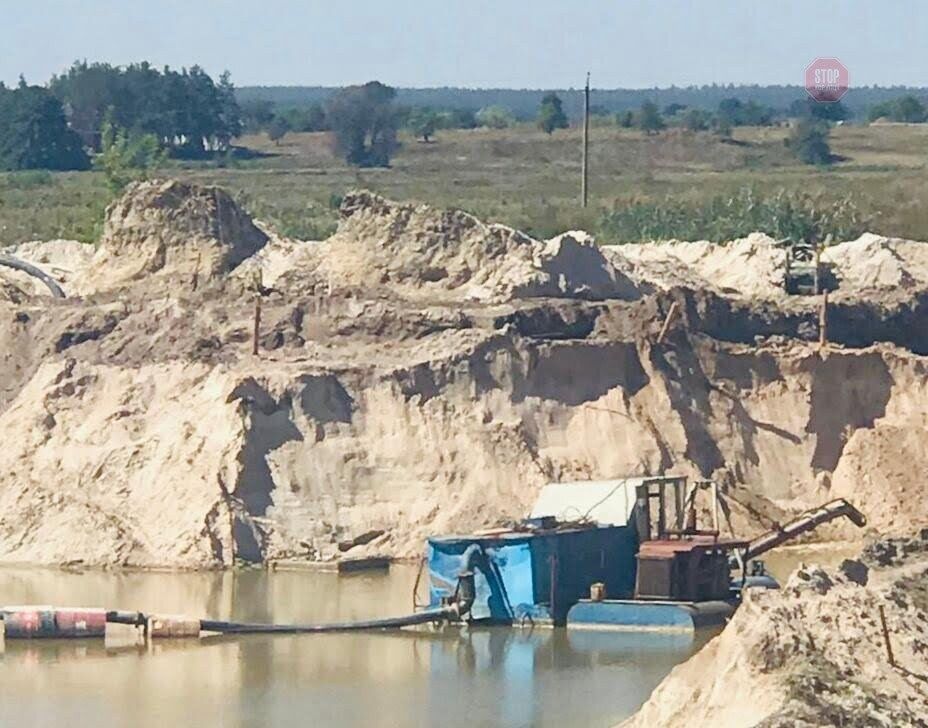  Точка незаконного видобутку піску в селі Калинівка на Київщині