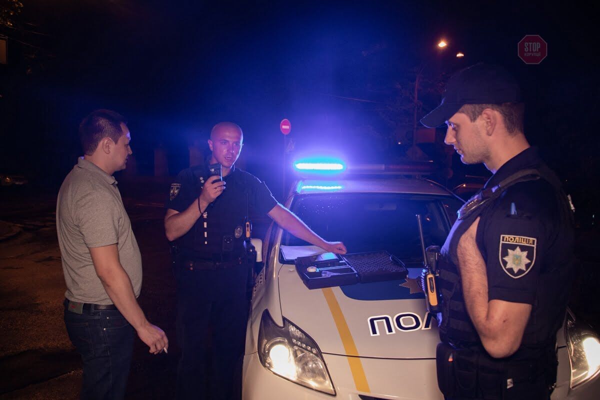 Зеленський перетворився на каральника: у центрі Києва порушники залякали поліцейських Президентом України (фото, відео)