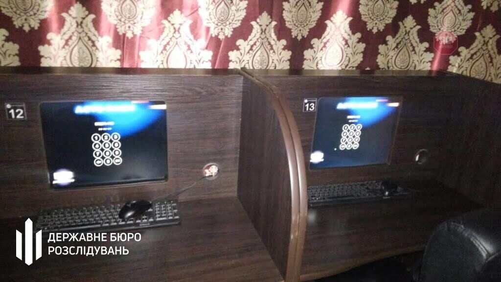 На Дніпропетровщині прокурора та правоохоронців підозрюють в організації грального бізнесу (фото)