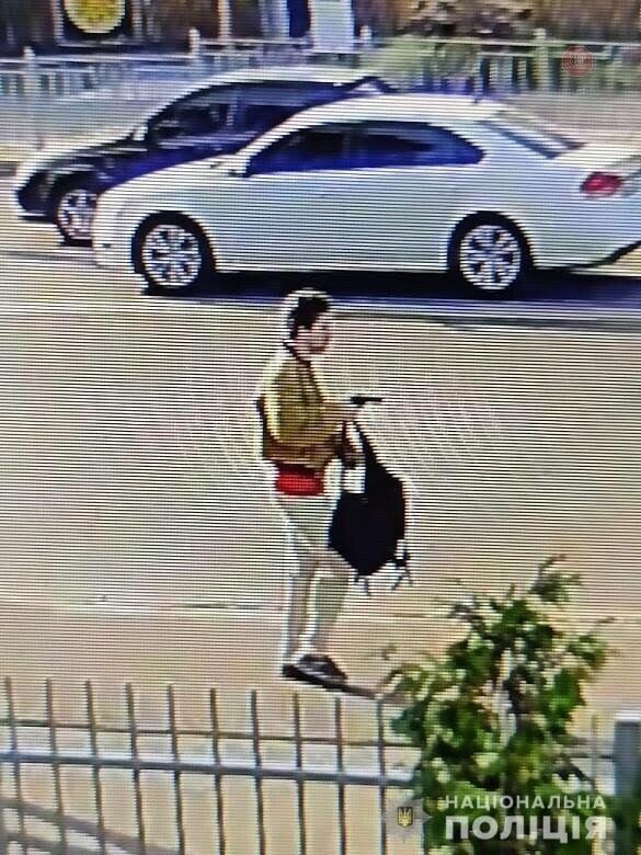 У Києві невідомий влаштував стрілянину в тролейбусі, є постраждалі (фото)