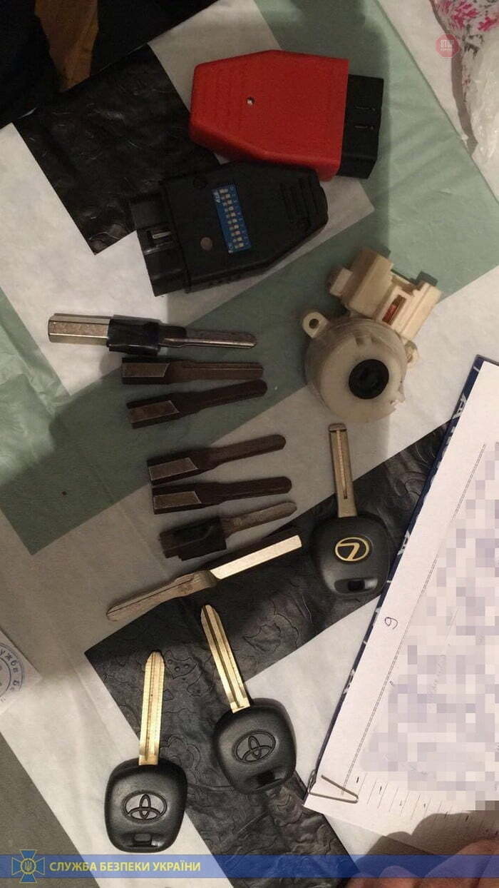 Викрадали елітні авто по всій території України: СБУ ліквідувала злочинне угруповання (фото)