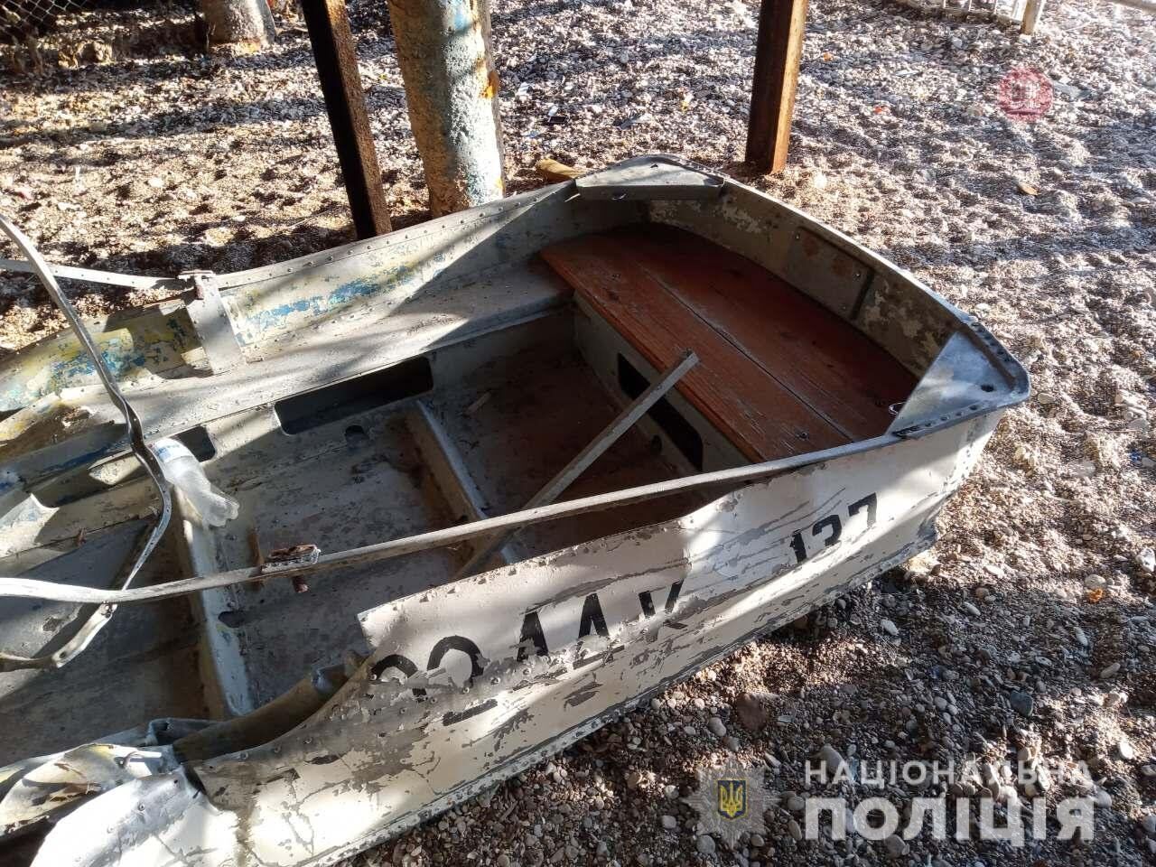 На Одещині яхта переїхала човен з двома людьми на борту (фото)