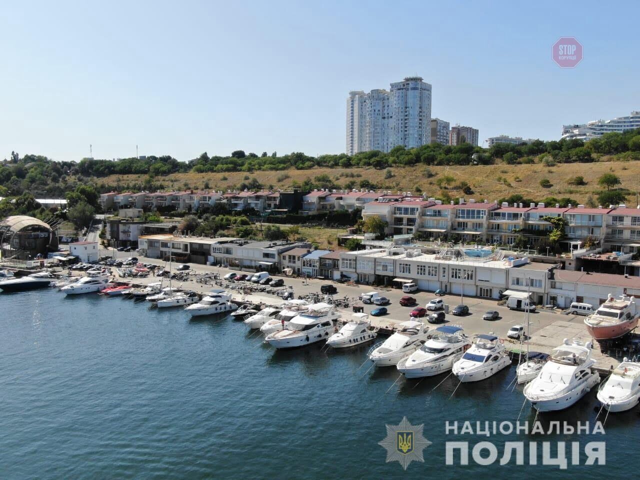 На Одещині яхта переїхала човен з двома людьми на борту (фото)