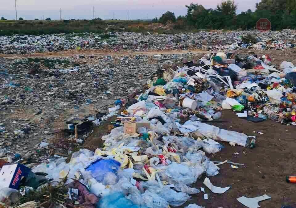  На баришівське сміттєзвалище непотріб звозять з усієї країни
