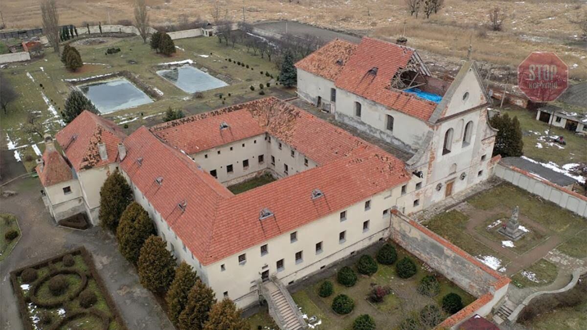 Обвалення даху в Олеську Фото: 24 канал
