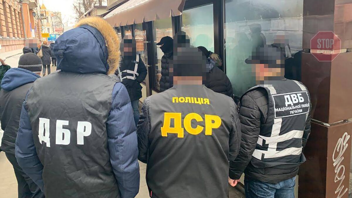 На Дніпропетровщині правоохоронець за 50 тисяч гривень обіцяв допомогти чоловіку з наркотиками