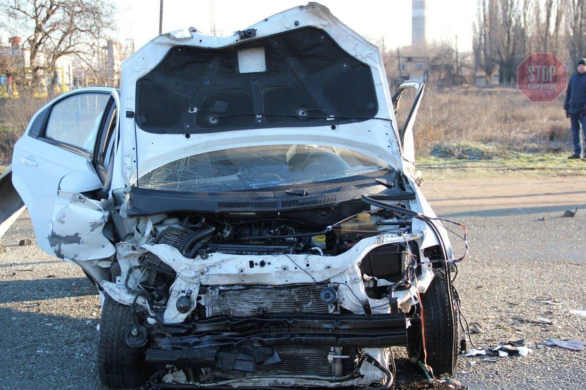 На Дніпропетровщині сталася масштабна ДТП: кількість постраждалих і загиблих встановлюється (фото, відео)