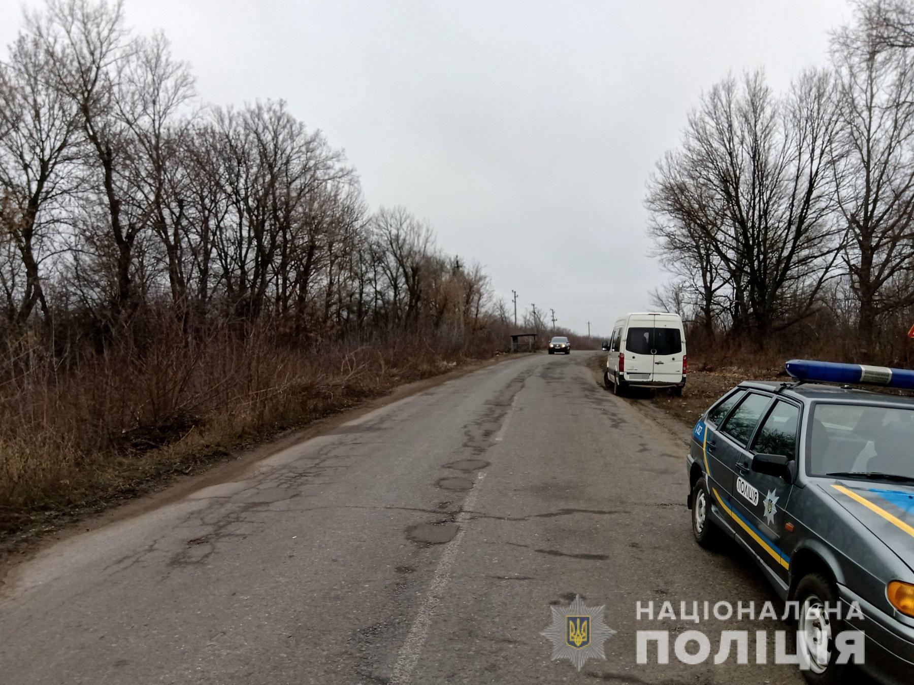 Харківські поліцейські розшукали водія автомобіля, який на смерть збив двох людей на трасі