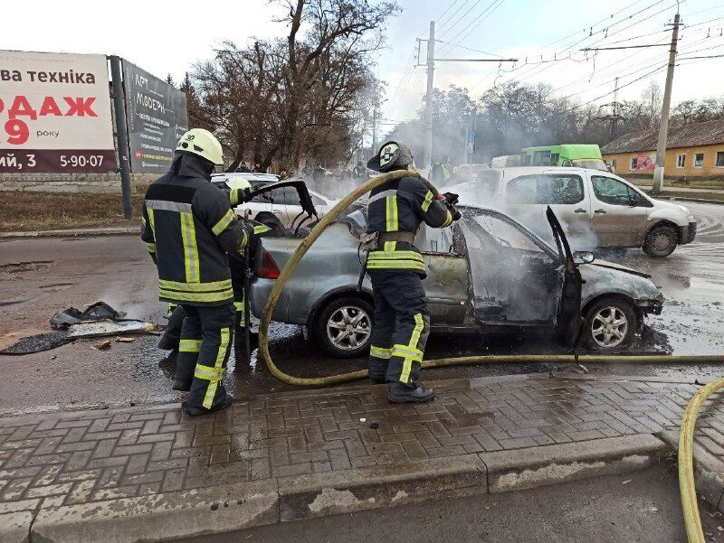 Донецька область: вогнеборці ліквідували пожежу легкового автомобіля