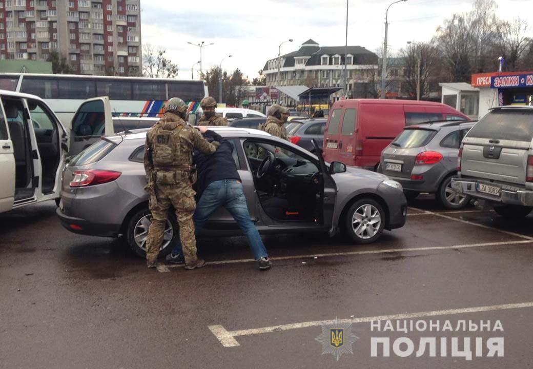 У Рівному правоохоронці затримали чоловіка за збут ртуті в особливо великих розмірах