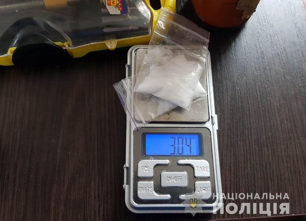 На Кіровоградщині поліцейські припинили незаконну діяльність двох наркозбувачів