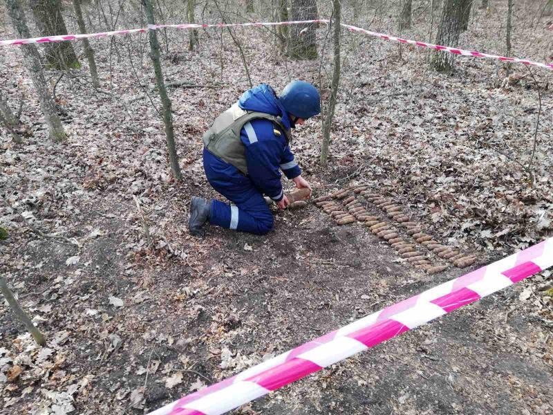 Київська область: піротехніки ДСНС знешкодили 63 артилерійських снарядів часів минулих війн