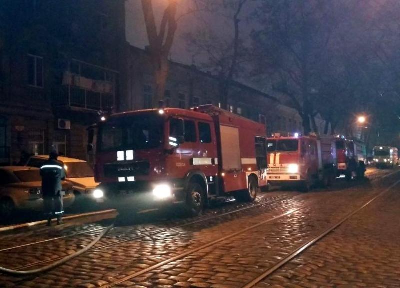 м. Одеса: рятувальники ліквідували загоряння даху житлового будинку