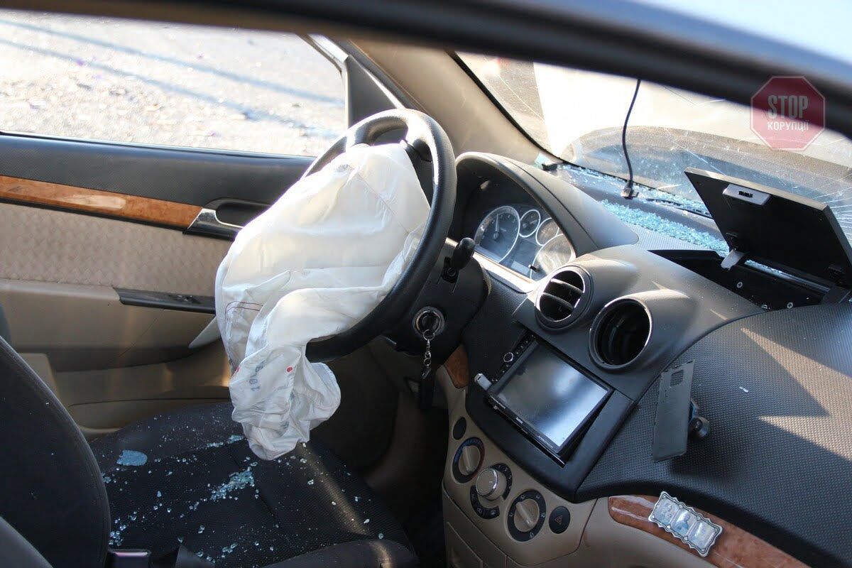 На Дніпропетровщині сталася масштабна ДТП: кількість постраждалих і загиблих встановлюється (фото, відео)