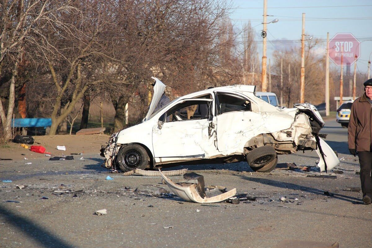 На Дніпропетровщині сталася масштабна ДТП: кількість постраждалих і загиблих встановлюється (фото, відео)