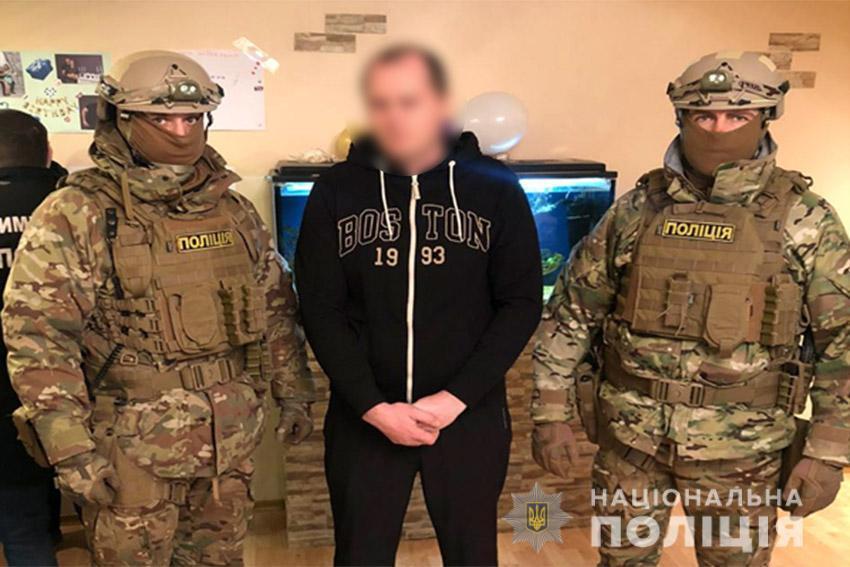 У Хмельницькому поліцейські затримали підозрюваних у вчиненні розбійного нападу на двох ювелірів