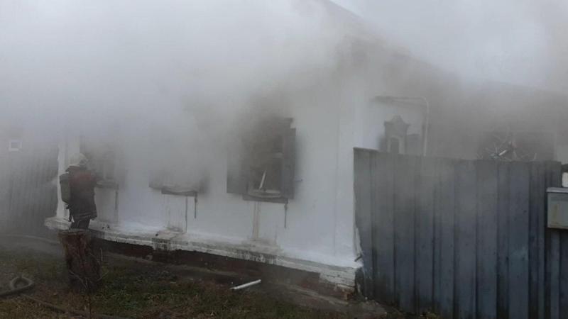 На Сумщині вогнеборці врятували двох літніх людей на пожежі