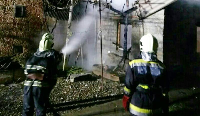 Закарпатські вогнеборці гасили житловий будинок, що горів у Шаланках