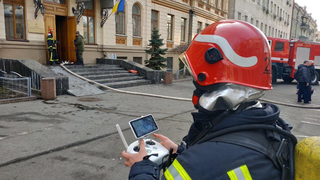 м. Київ: триває евакуація людей з адміністративної будівлі Міністерства культури України