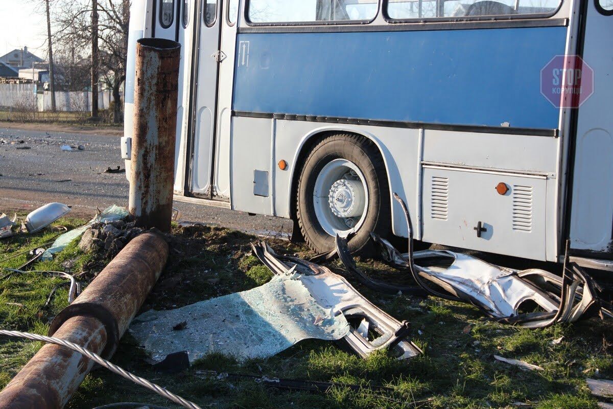На Дніпропетровщині сталася масштабна ДТП: кількість постраждалих і загиблих встановлюється (фото, відео)