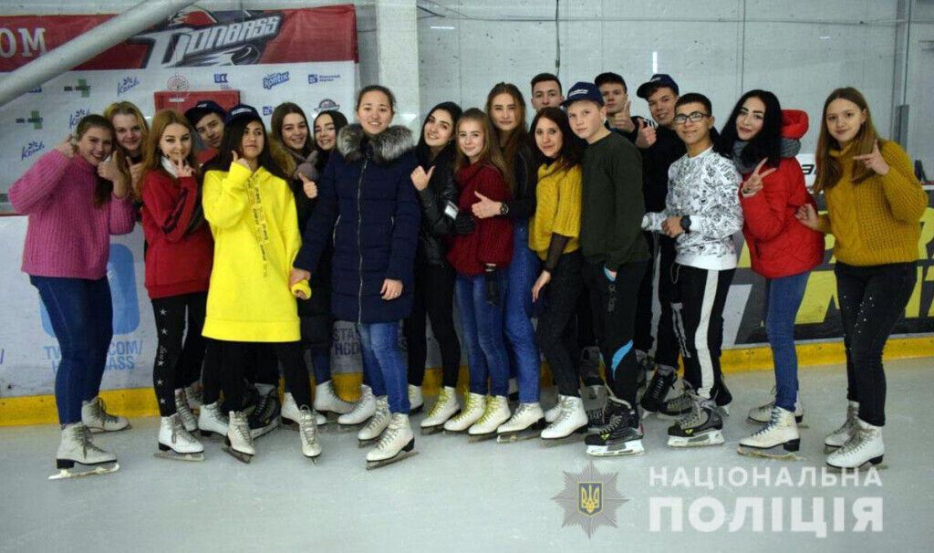 Поліцейські Покровська та лігівці відвідали Дружківську льодову арену
