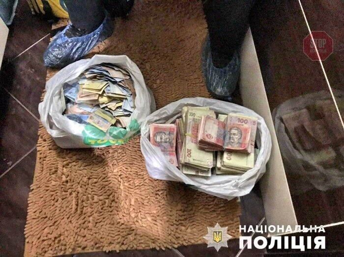 В Одесі озброєні злодії пограбували інкасаторів (фото, відео)