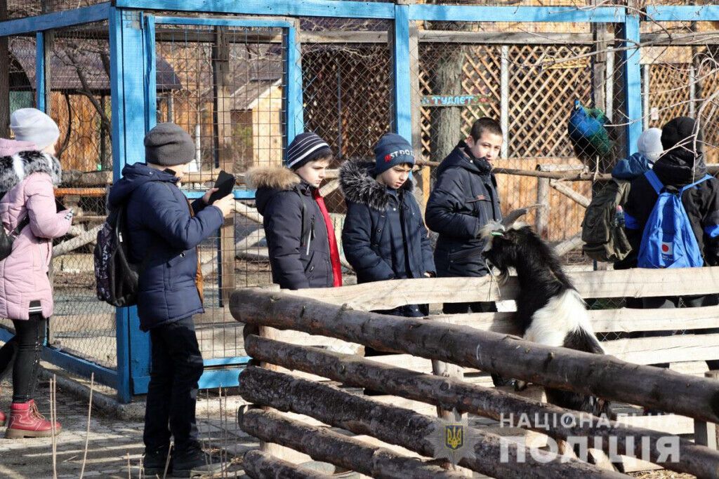 Поліцейські Донеччини організували для школярів змістовне дозвілля