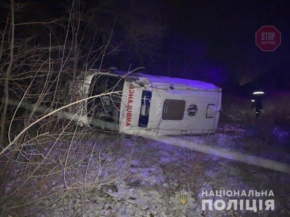 На Донеччині ''швидка'' потрапила в ДТП, серед постраждалих – пасажирка (фото)
