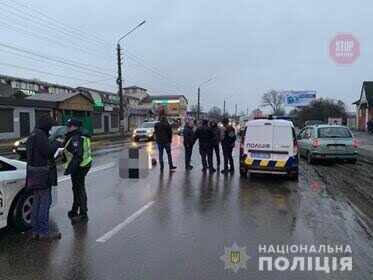 На Київщині поліцейська автівка насмерть збила чоловіка (фото)