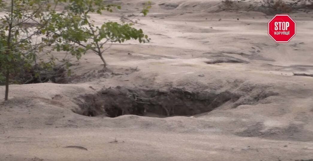 Через дії нелегальних копачів землі перетворюються на пустелю