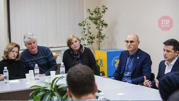 Зеленський зустрівся з родичами загиблих в авіакатастрофі українців