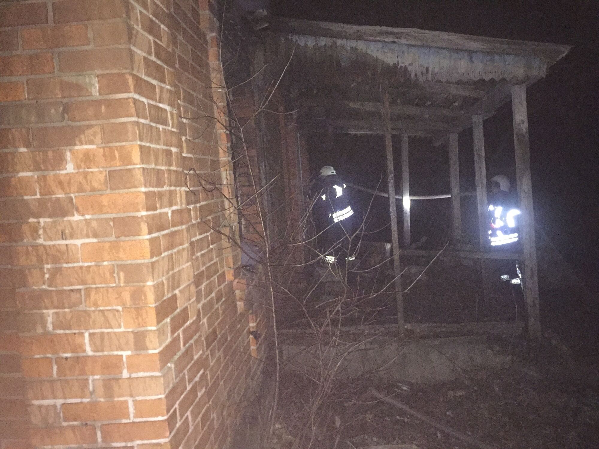 Луганська область: рятувальники ліквідували загоряння даху житлового будинку