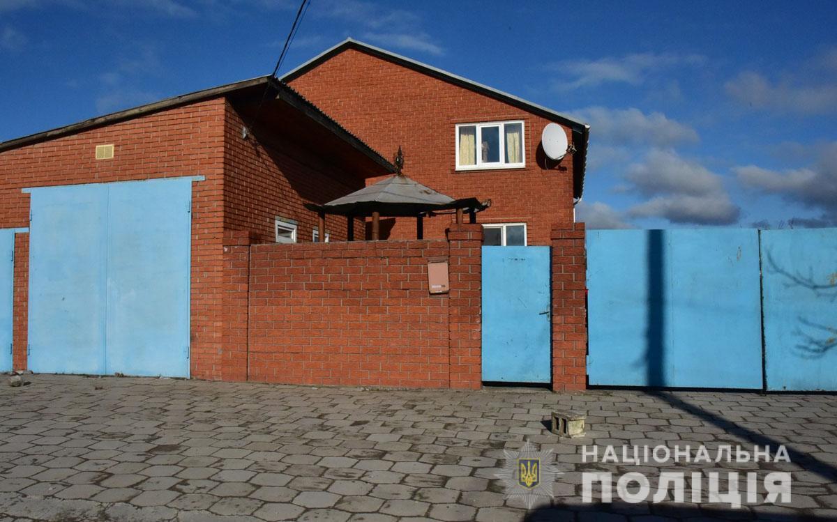 Поліцейські Донеччини викрили групу осіб, які утримували людей в трудовому рабстві