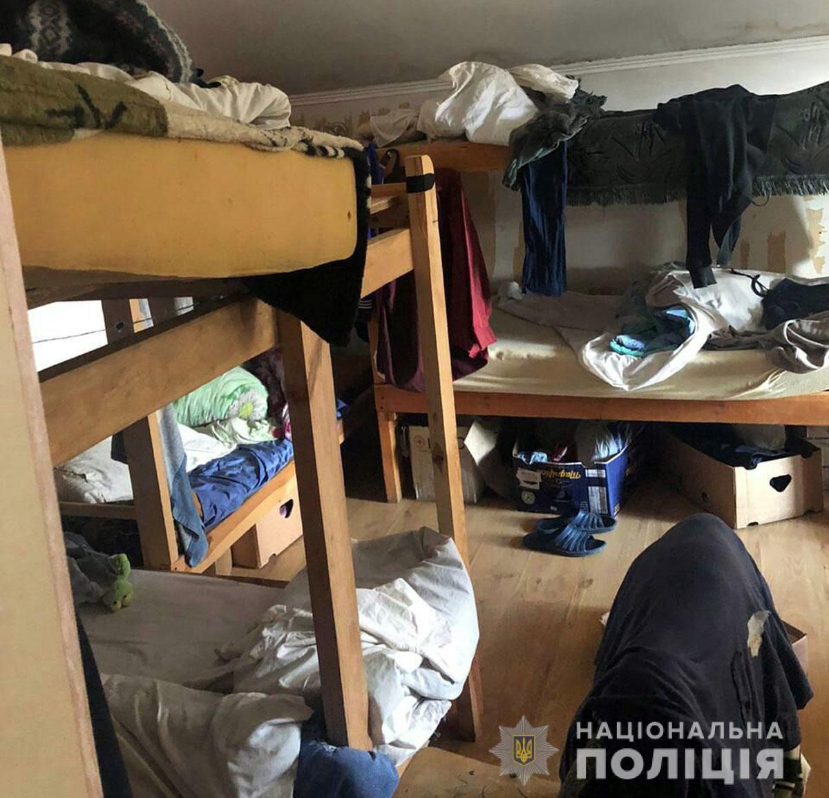 Поліцейські Донеччини викрили групу осіб, які утримували людей в трудовому рабстві