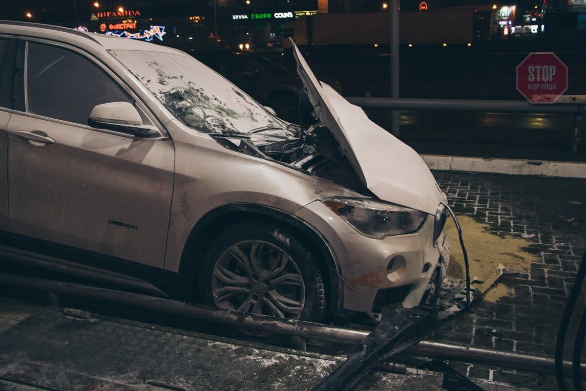 Водій BMW влетів у заправку в столиці (фото)