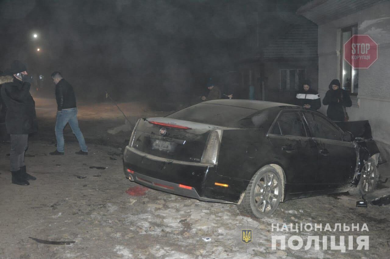 Виїхав на зустрічну смугу: на Закарпатті під час ДТП травмовані двоє людей (фото)