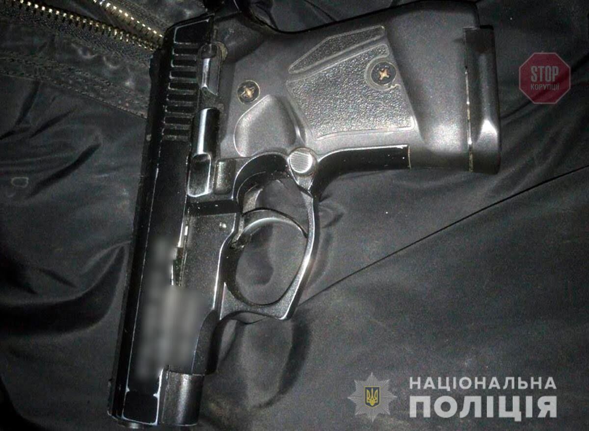 На Буковині чоловік травмував пістолетом двох односельців (фото)