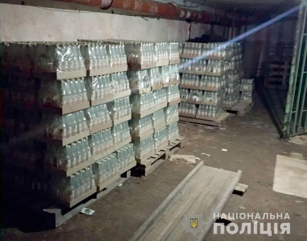 На Полтавщині поліція викрила «мережу» збуту фальсифікованого алкоголю та тютюну