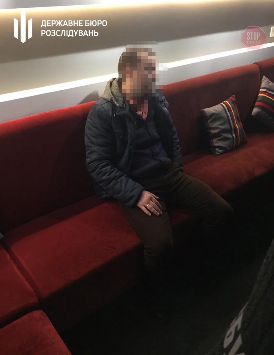 У Харкові прокурор погорів на доларовому хабарі (фото)