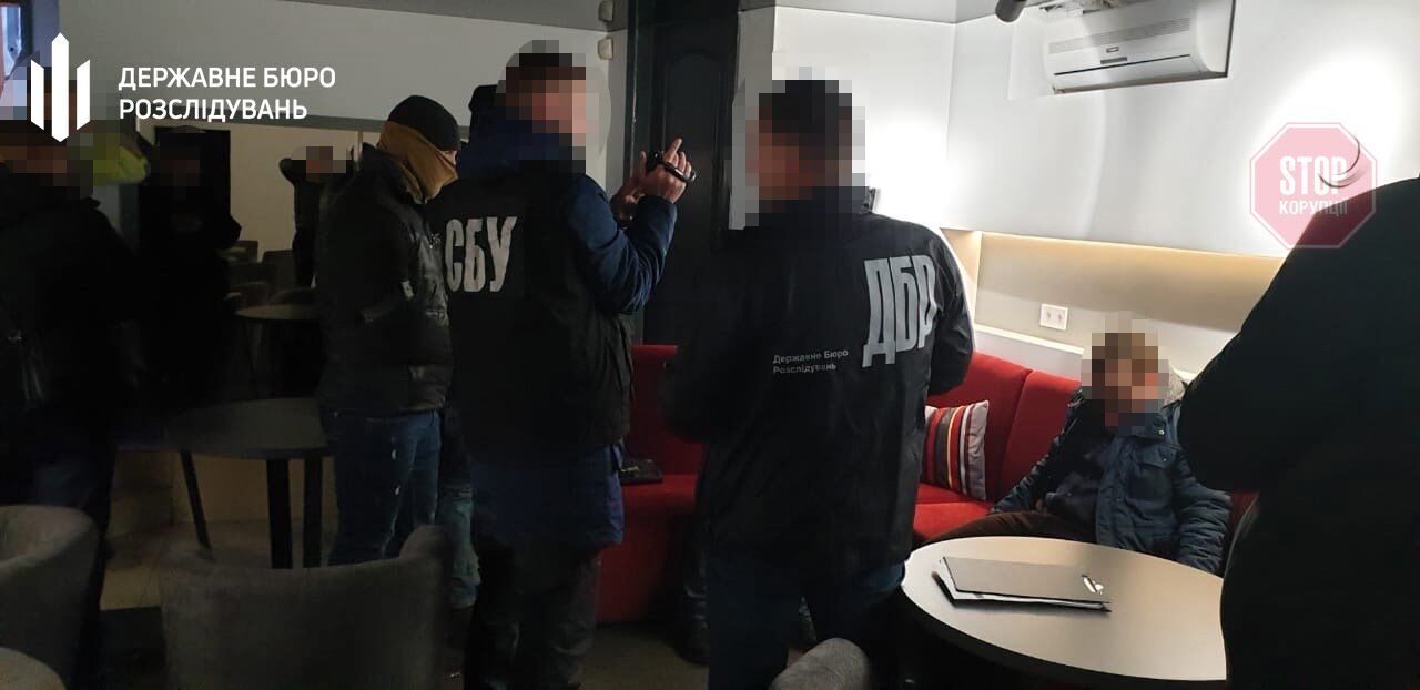 У Харкові прокурор погорів на доларовому хабарі (фото)