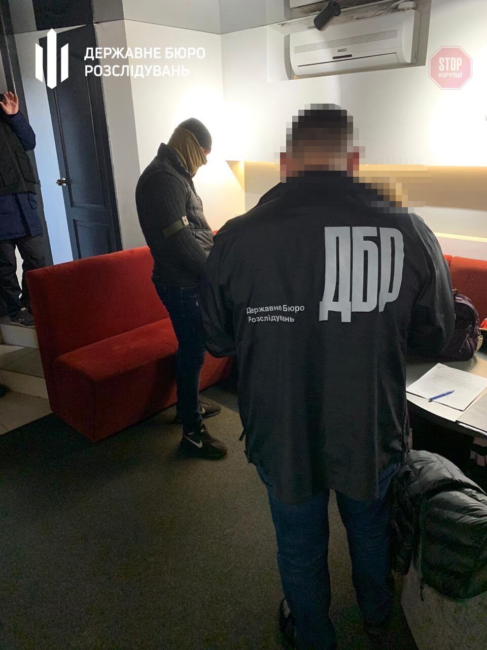 У Харкові прокурор погорів на доларовому хабарі (фото)