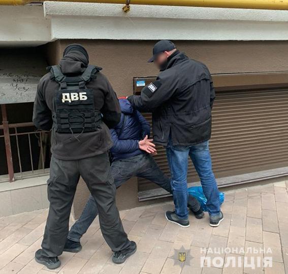 У столиці внутрішня безпека поліції затримала бойовика «ДНР», який стріляв у поліцейських