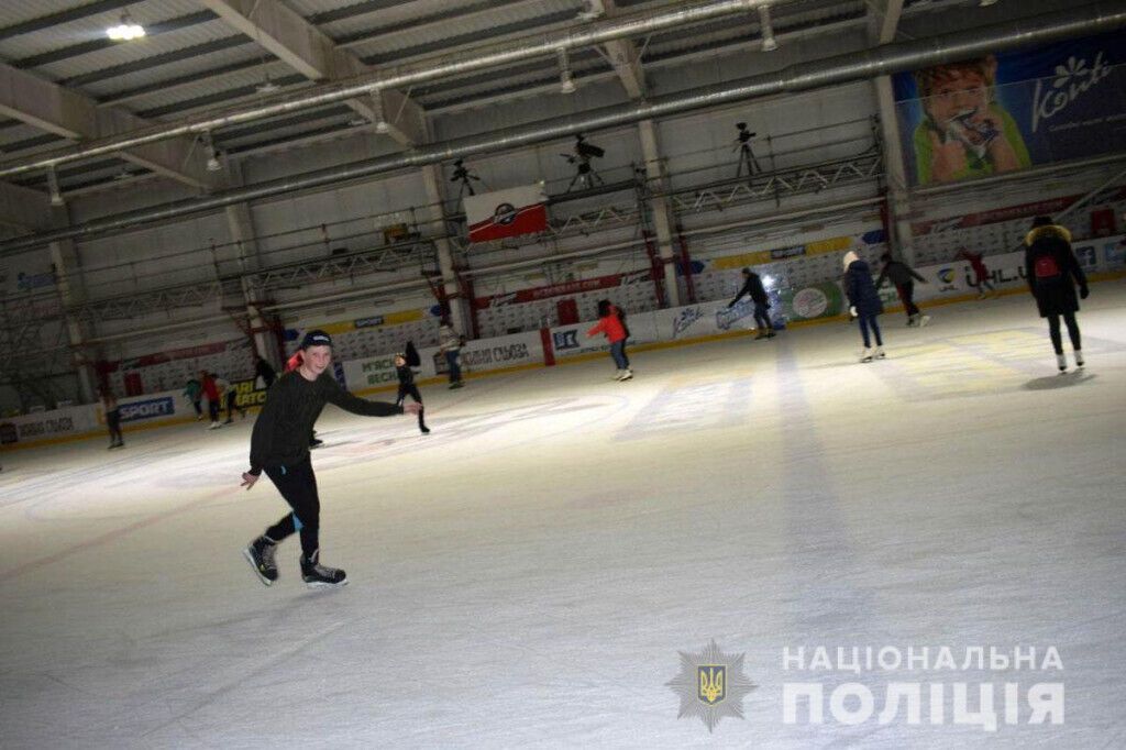 Поліцейські Покровська та лігівці відвідали Дружківську льодову арену