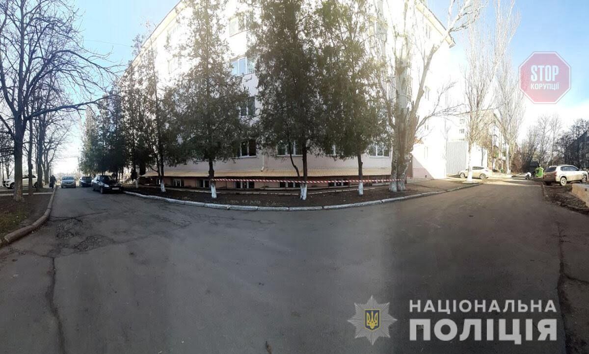 Підліток і дівчина викинулись з вікон на Донеччині (фото)