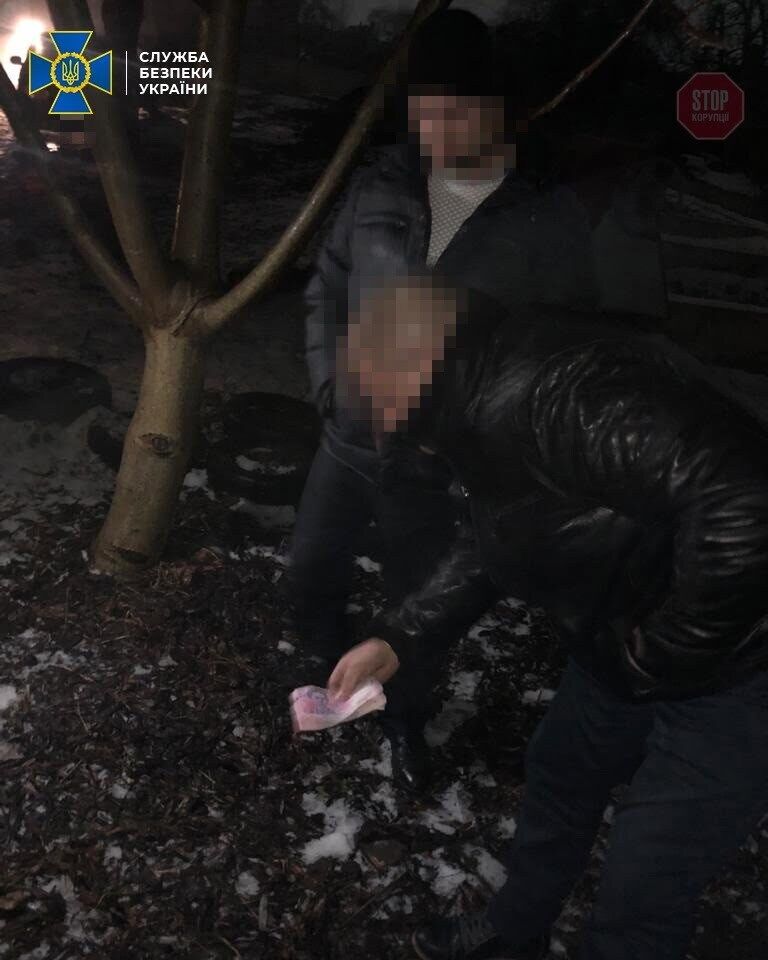 На Вінниччині ревізора залізниці та директора навчального закладу викрили на хабарах (фото)