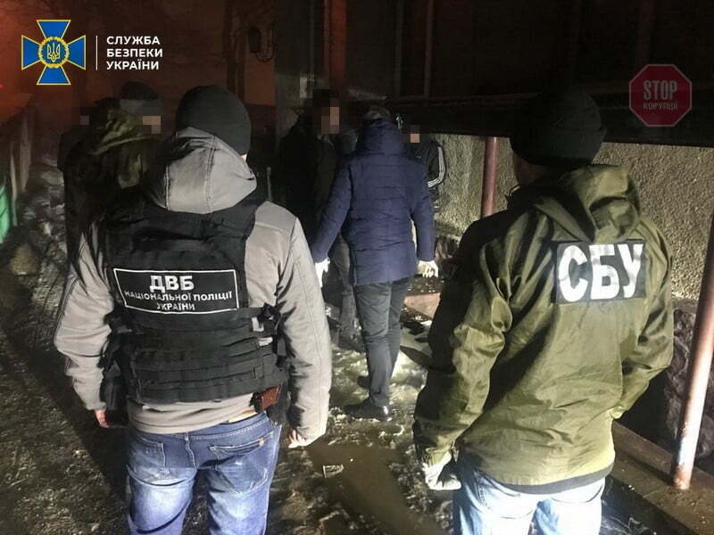 На Буковині поліцейський організував збут наркотиків (фото)
