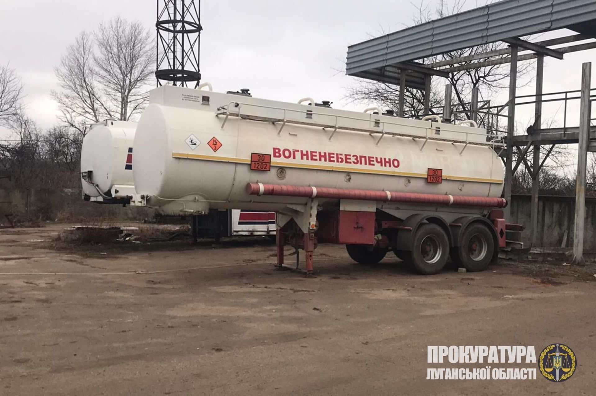 Прокуратура припинила діяльність двох об’єктів оптової та роздрібної торгівлі нафтопродуктами в Луганській області (ФОТО)