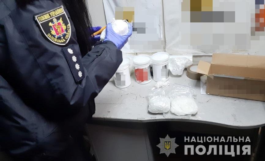 У Запоріжжі правоохоронці викрили інтернет-магазин збуту наркотиків