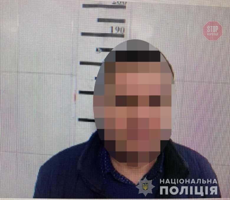 У Києві п'яний дебошир зламав палець поліцейському – подробиці